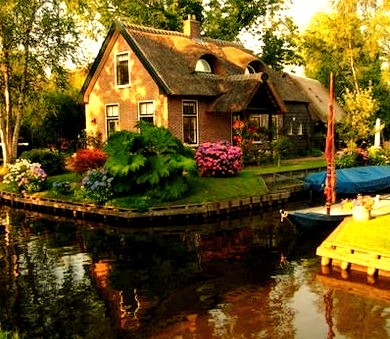 Canal Cottage, The Netherlands