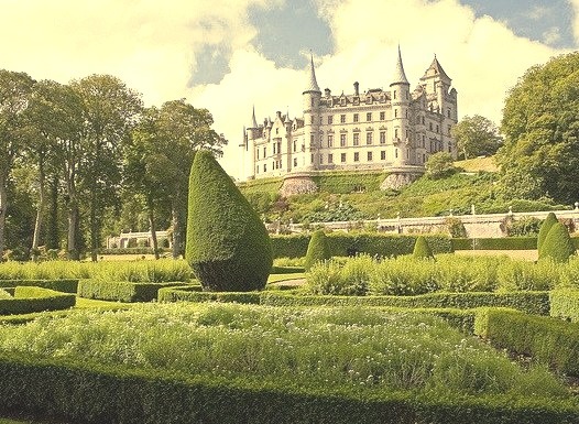 by Iconoclast! on Flickr.Dunrobin Castle is a stately home in Sutherland, in the Highland area of Scotland.