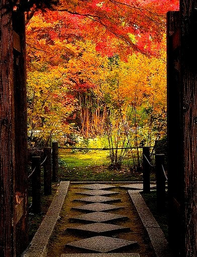 Entrance to the gardens of Tenjuan Temple, near Kyoto, Japan